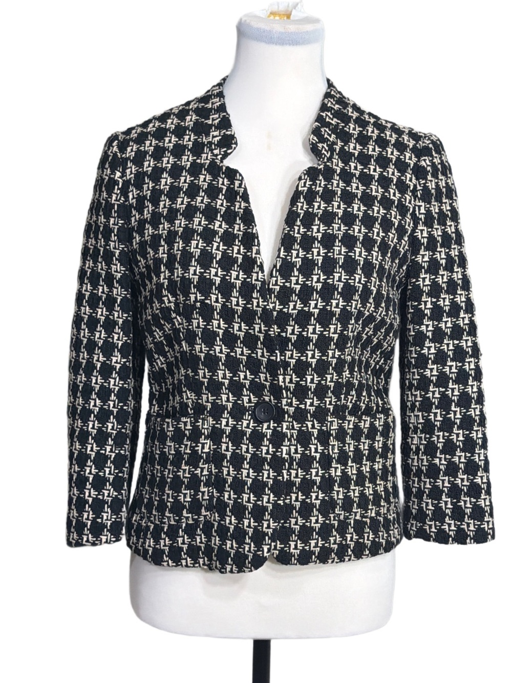 Vintage Banana Republic Black and Cream Houndstooth Tweed Blazer